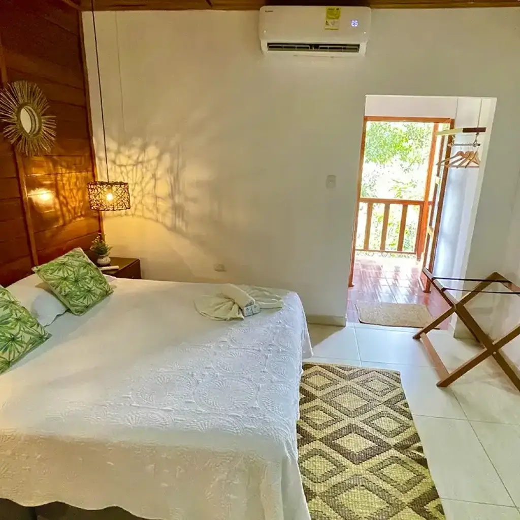 Double Room with Balcony for 1 or 2 people, with private bathroom and double bed, air conditioning, resting place and balcony where you will have a panoramic view of the natural scenery of the hotel.